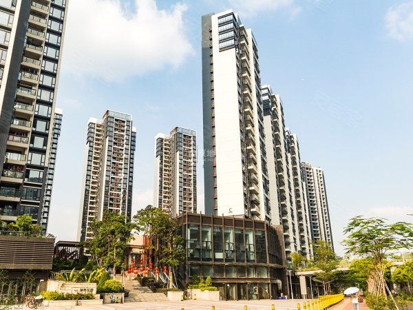 三期领秀花园,精装修标准大三房.