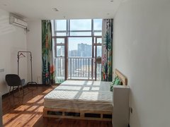 江门蓬江双龙广场汇悦城对面和兴广场。家电齐全，带阳台小公寓。家电齐全，随时入出租房源真实图片