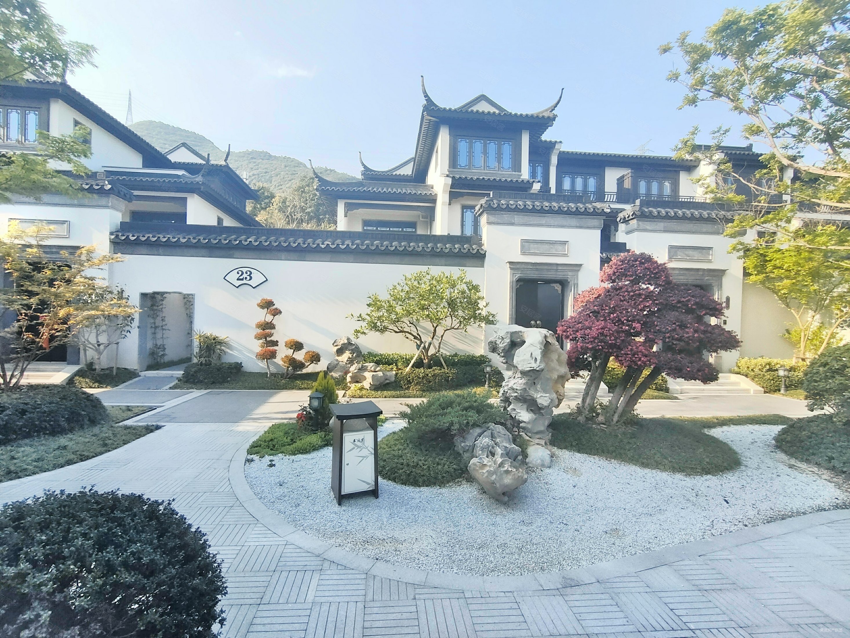 绿城富春玫瑰园中式合院4房2厅4卫售价700万可谈前后花园,绿城富春