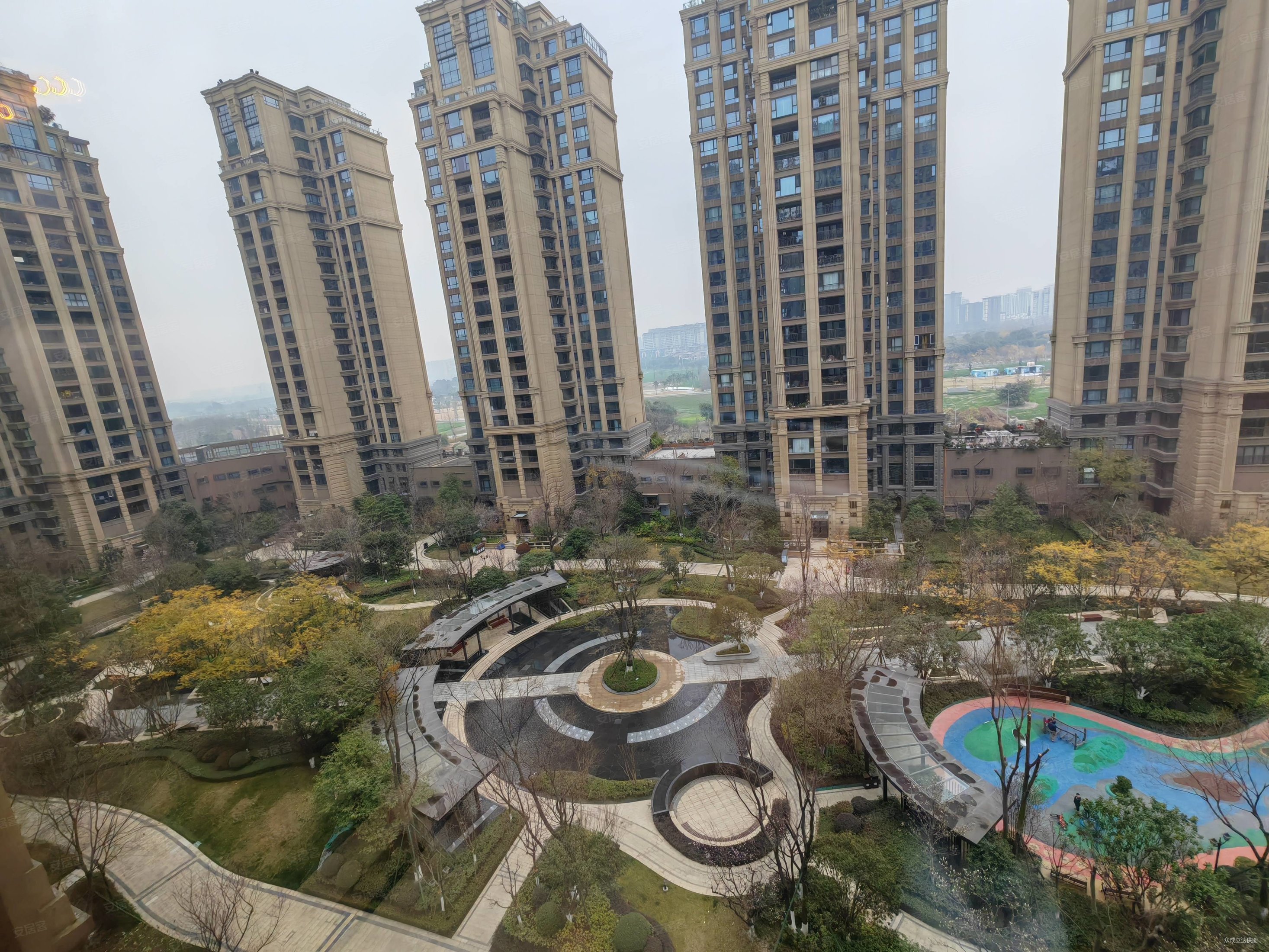 华润金悦湾298平米没住过人的豪装大平层送两个负一楼的车位