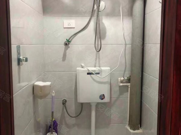 桐乡桐乡周边东兴商厦河滨小区(桐乡)河滨小区旁边,凤鸣路上,一室一厅一厨一卫,朝南带阳台出租房源真实图片