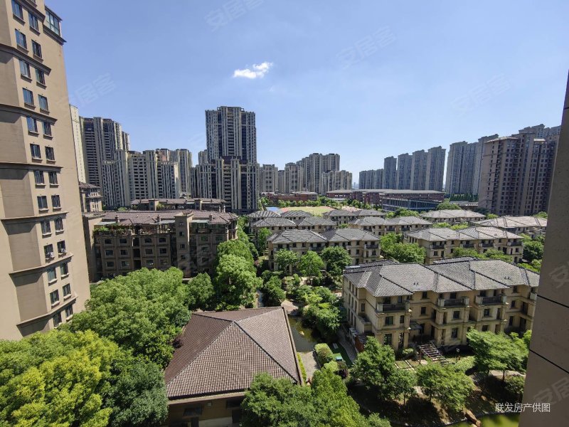 纯东边套 得房率高,左岸尚海湾二手房,220万,3室2厅,2卫,114平米-昆山