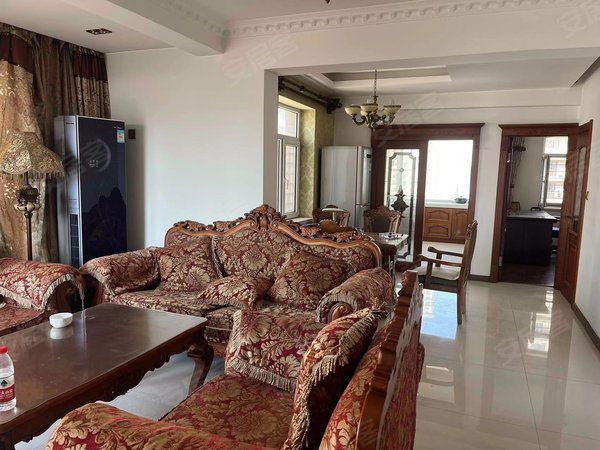 沈阳浑南二十一世纪广场亚泰国际花园出租地铁旁亚泰国际花园 精装