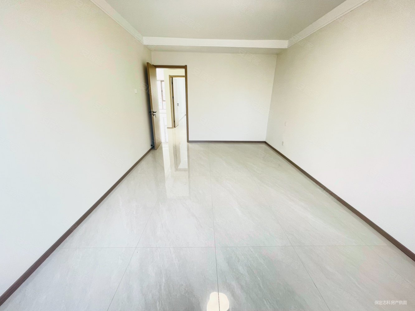 世纪华庭3室2厅2卫152㎡南北119.69万