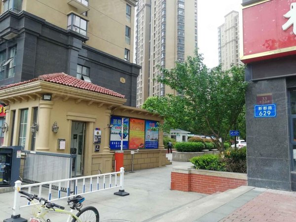 盐城盐都麦德龙港龙华侨城神州路 港龙华侨城精装二房1800包物业费 靠