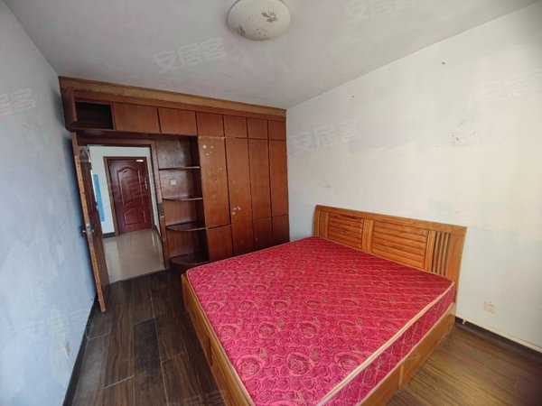 青岛黄岛灵山卫海滨花园(东岳东路)光谷软件园西侧,邻近地铁王家港站