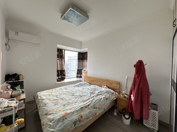 南昌西湖云飞路国贸蓝湾花园华侨城旁 国贸蓝湾精装三房 家具家电齐全 拎包即可 随时看房出租房源真实图片