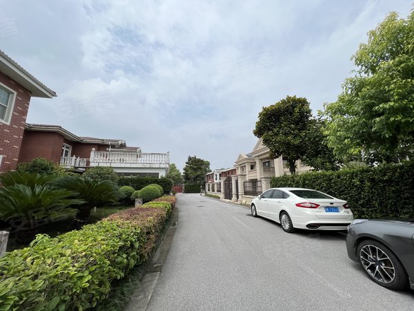 上海闵行梅陇虹山半岛高品质南地段和房源采光好,南北通透,业主诚意出