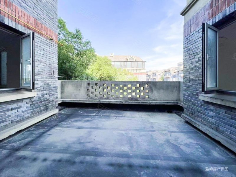 宏图上水庭院4室2厅3卫287.98㎡南999万