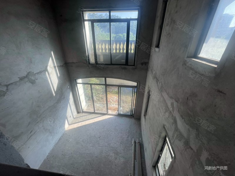 常平绿地公馆双拼别墅 前后花园有地下室双车位使用面积450平