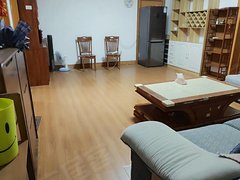 桂林象山中山南路彩虹小区～二房一厅～高一楼～家电齐全～有车位～仅需1100元出租房源真实图片