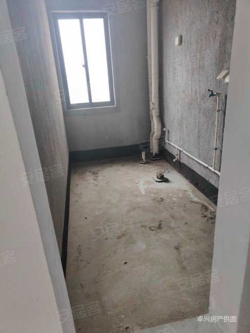 望湖家园118平115万毛坯三房两卫楼层满两年可以上