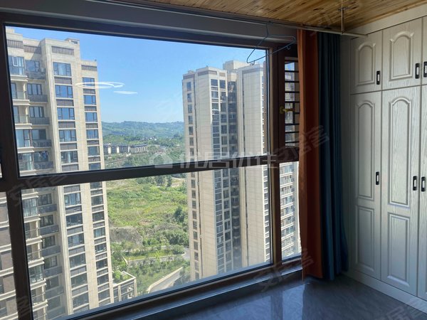 重庆渝北木耳中国摩金棕公馆3室 中国摩三期 1800元每月 精装 押一付