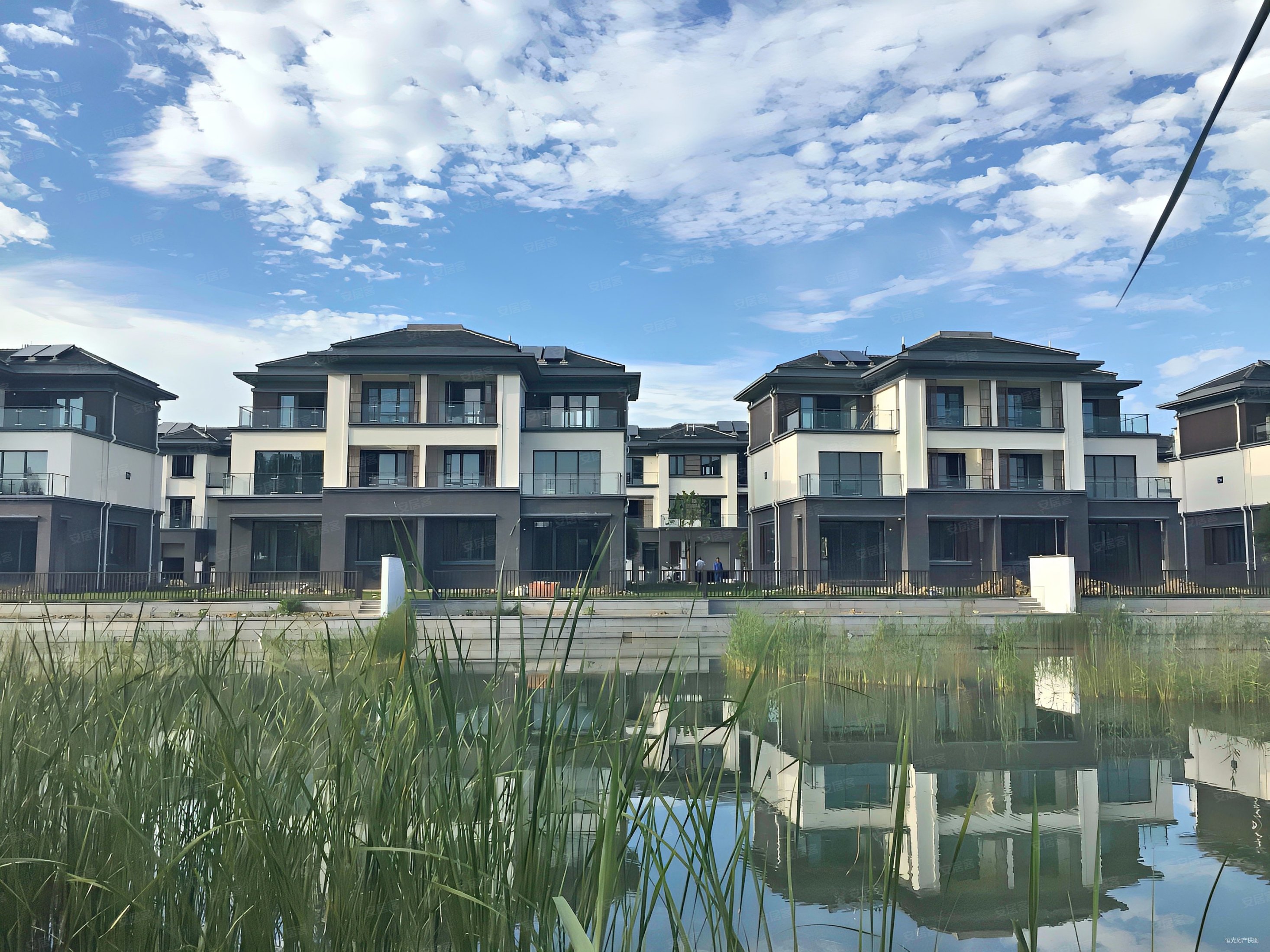 水月周庄(别墅)4室2厅4卫249㎡南北375万