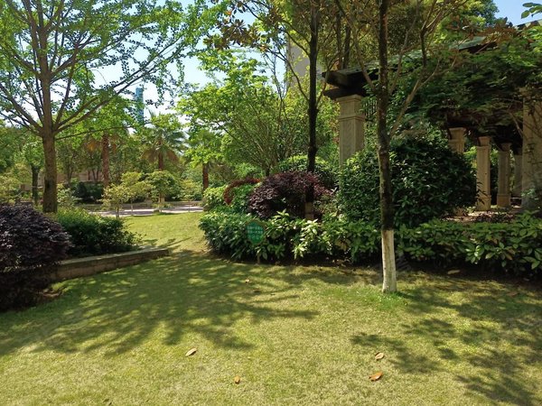 宜宾南溪新城区华恩凯丽滨江南溪职中培文学校附近,精装修三室两厅两