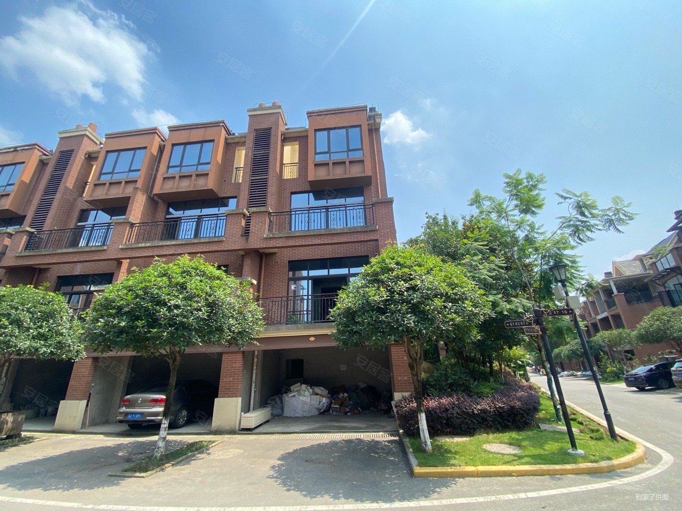 典雅花溪半岛(别墅)3室2厅3卫115㎡南180万