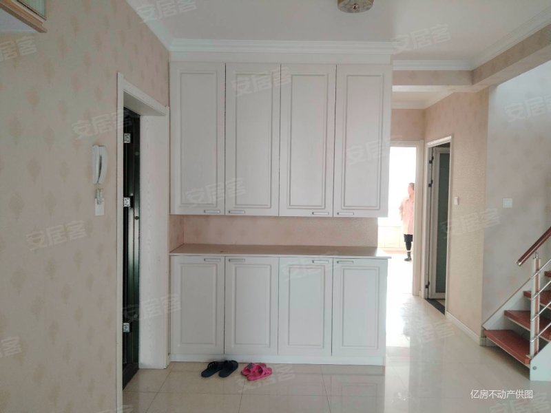 西湖俪景两室一厅6楼带阁楼带露台