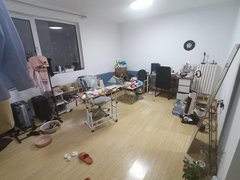 青岛李沧虎山路地铁口 coco蜜城 套一厅 家具家电齐全 干净拎包住出租房源真实图片