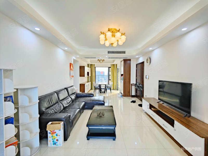 华发四季名苑 4 房  142 方 交通便利 次新小区