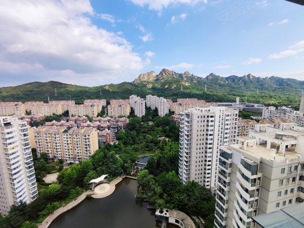 青岛崂山颐中体育场鲁信长春花园精装修 保护新 家具齐全 拎包入住 近