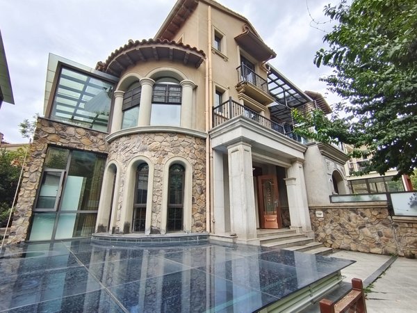 昆明西山滇池度假区公园1903圣维望(别墅)度假区联排端头别墅 户型好