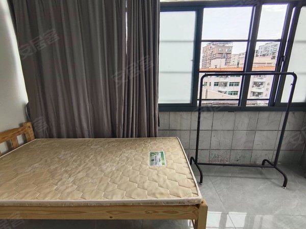 深圳宝安港隆城新乐村大益广场 新乐村公交20米高楼层 带大露台限时