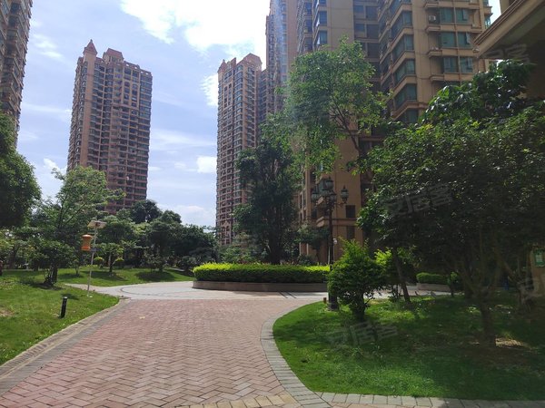 南宁兴宁区政府红日山湖(别墅)三号地铁口 红日山湖复试别墅 豪华装修