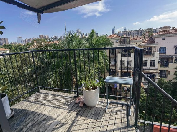 深圳龙岗万科城万科城万科城花园洋房保养好,正南向 带三个露台,新