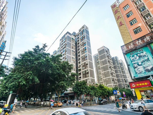 深圳龙华龙华丹枫雅苑丹枫雅苑 2室2厅1卫 配套齐全 电梯房 71平出租