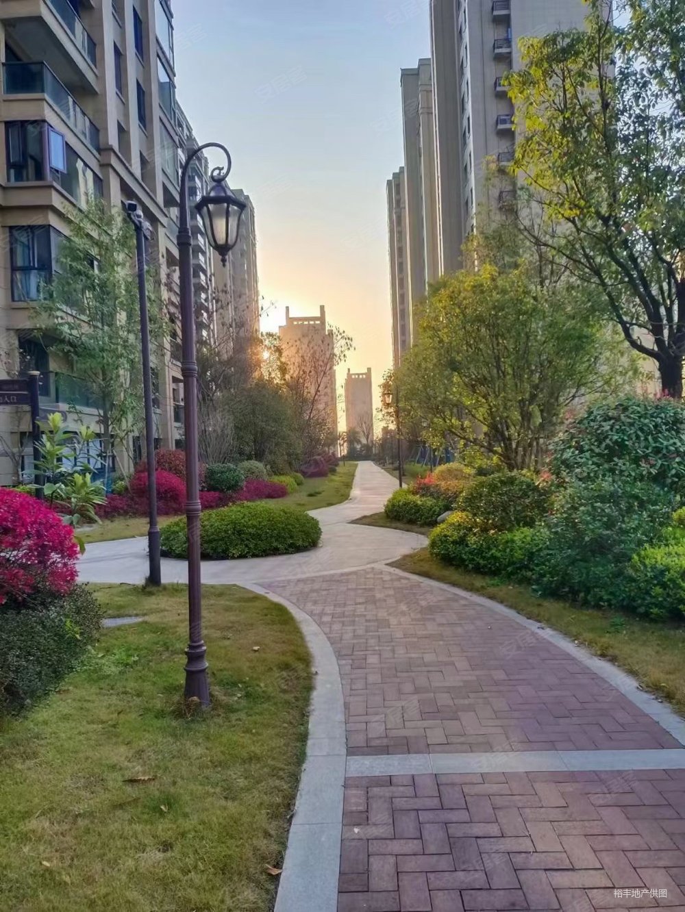 阳光100阿尔勒4室2厅2卫144.42㎡南108万