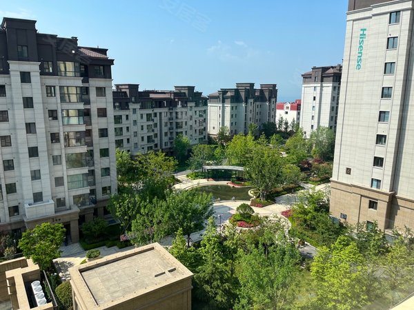 青岛崂山沙子口依云小镇格林海信依云小镇格林 精装套三双卫 家具家电