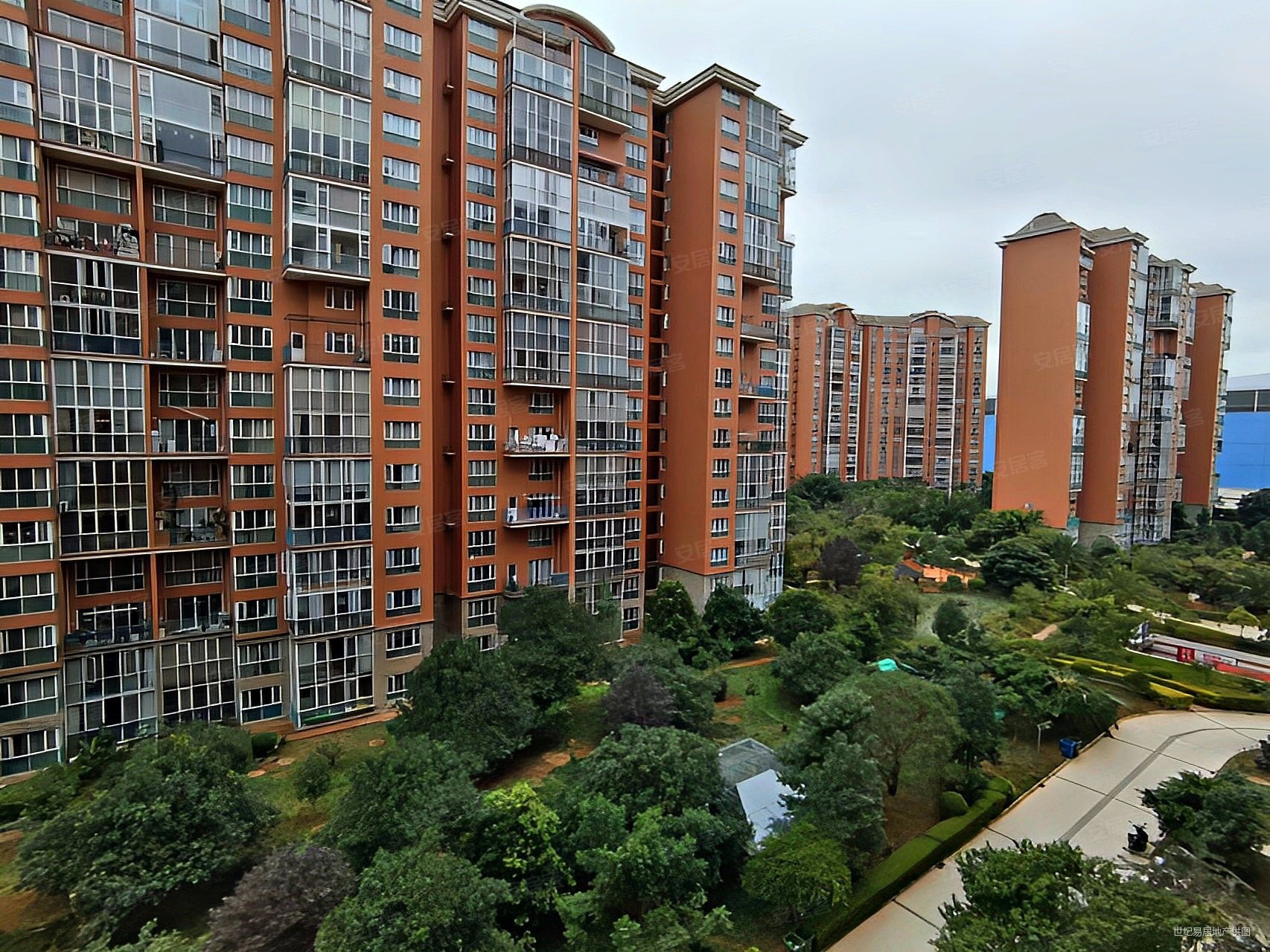 茗春苑 大平层 2个明卫 5室 精装修 全屋木地