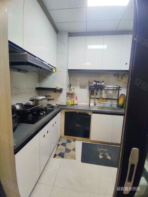 房子在好楼层,朝南户型,四房精装,拎包入住,证件齐全,,恒泰幸福港湾