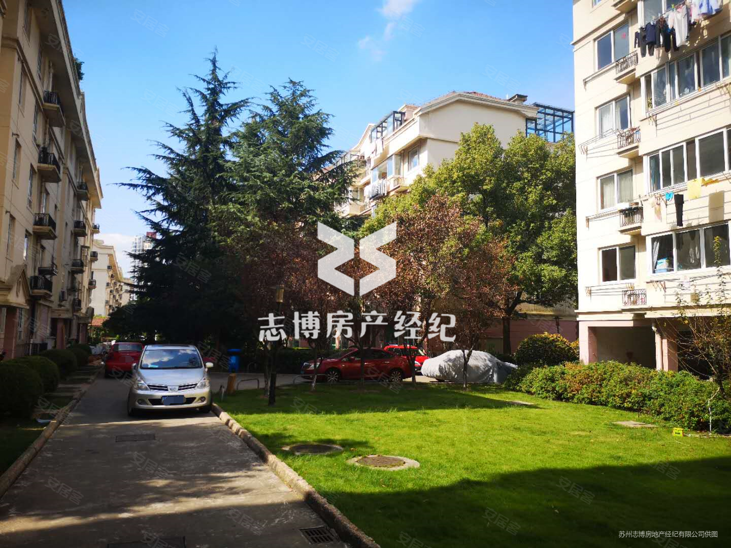 一楼带院子 交通便捷 购物方便 周边商圈成熟 刚需小三居,新加花园