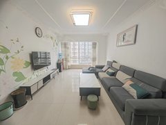 来宾兴宾兴宾城区南亚豪庭，精装三房两厅两卫，家具家电齐全拧包入住，出租房源真实图片