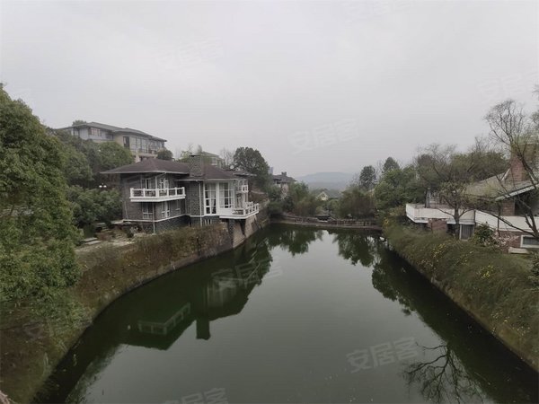 杭州富阳银湖秀水山庄地铁口 大面积独栋别墅 室内带泳池 地下室 2000