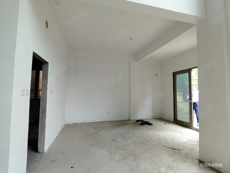 南向采光好 居住密度低 环境好 中间楼层 满二,海逸豪庭御峰(别墅)