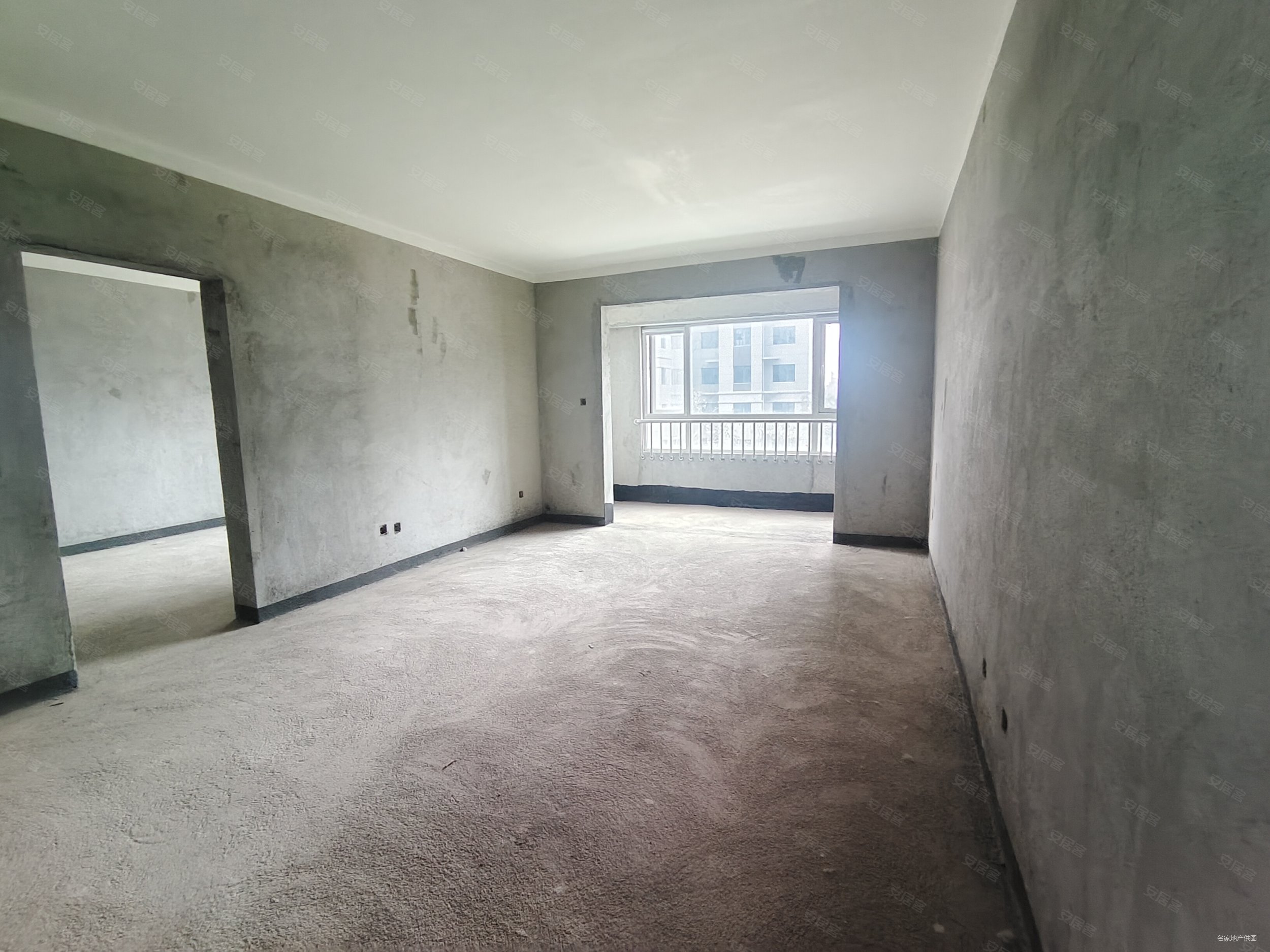 满五 紧邻公园 正规商品房 南向采光好