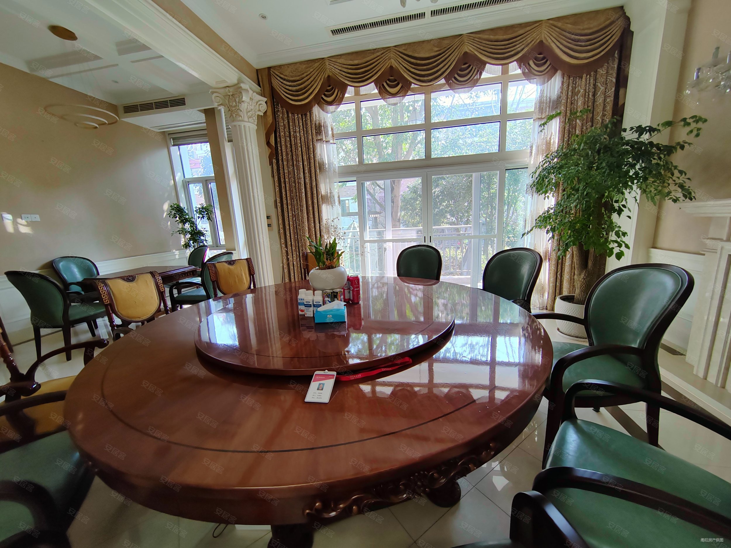 (联排别墅)5室2厅 豪华装修 带花园车库 环境优美 价可谈