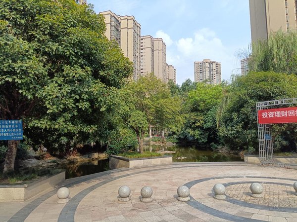 重庆渝北回兴纳帕溪谷玫瑰城旁精装大两房出租 拎包入住出行方便干净