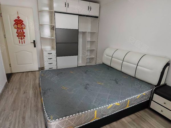 徐州鼓楼九龙湖天润花园鼓楼广场地铁口附近低楼层两室一厅精装家具家电1300可谈出租房源真实图片