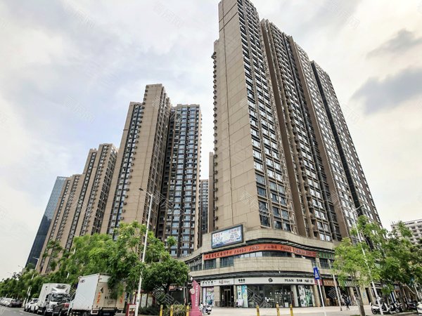 深圳宝安松岗联投东方华府(二期)松岗沃尔玛楼上电梯精装大两房空房