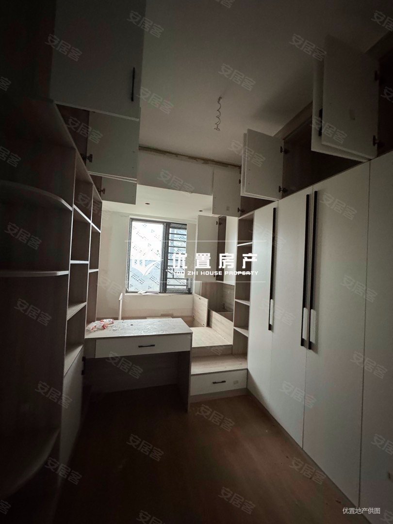 麓湖宫(一期)4室2厅2卫124.28㎡南北85万