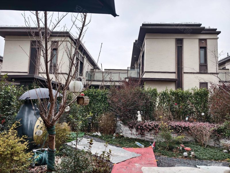 山湖城花园明月山溪3室2厅3卫138㎡南北188万