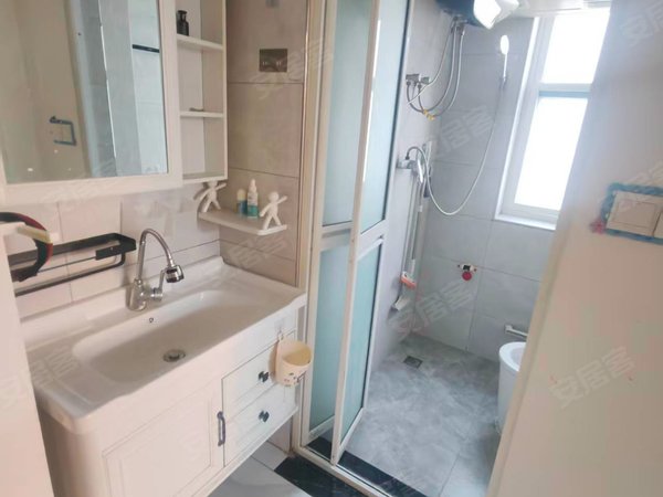 徐州鼓楼九龙湖天润花园鼓楼广场地铁口附近低楼层两室一厅精装家具家电1300可谈出租房源真实图片