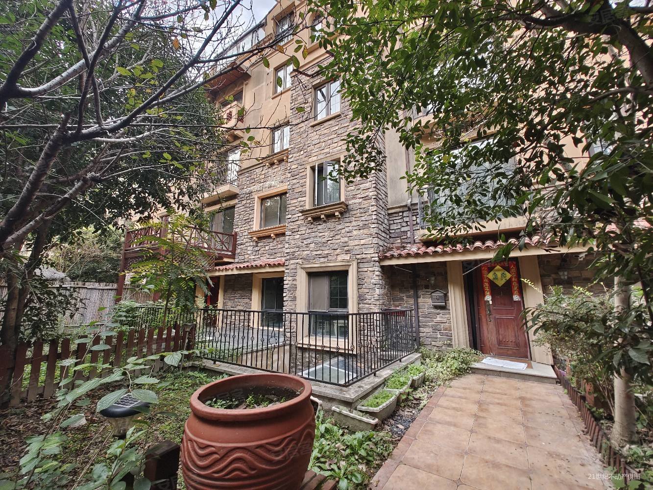 赵巷别墅区龙湖上叠别墅三楼纯赠送实际使用面积240平