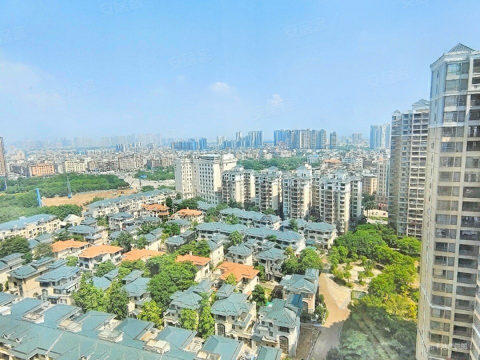 全新自住精装高层景观视野好隆生皇冠花园花园中间