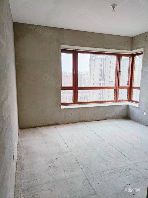 国赫天著   毛坯4室  看房方便