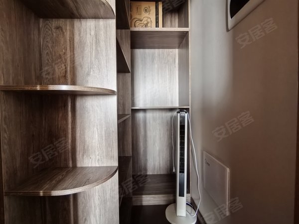 镇江润州南徐新城周边万科蓝山万科蓝山2500元 精装家具家电齐全拎入入住 随时看房出租房源真实图片