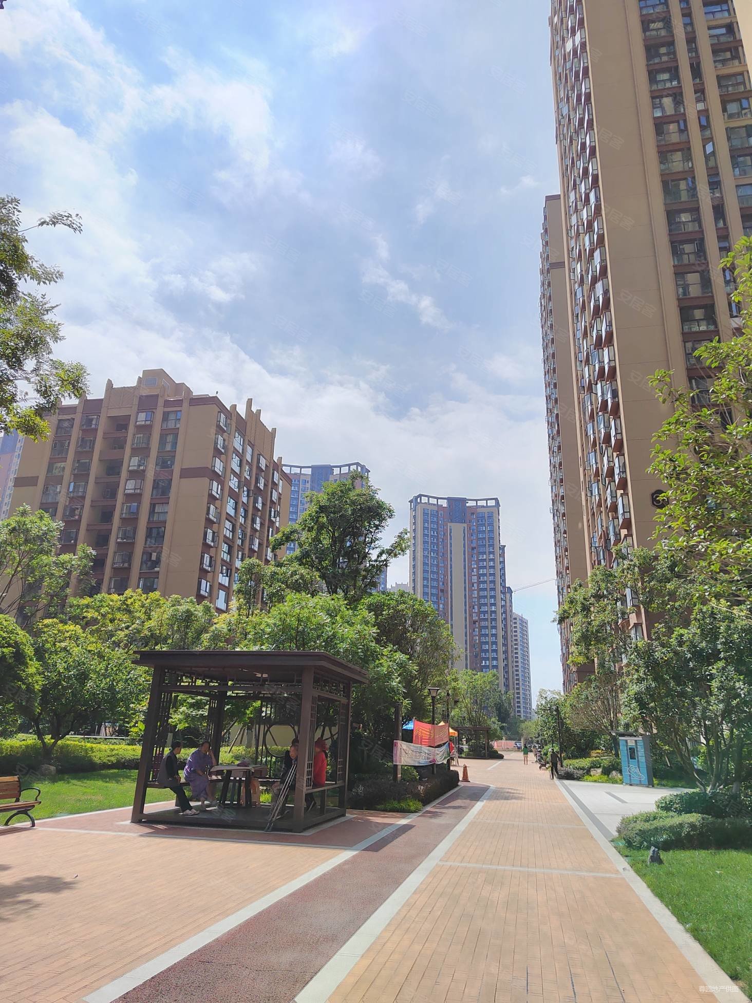 万达背后次新小区全南端户毛坯大3房格局很好好房勿错过